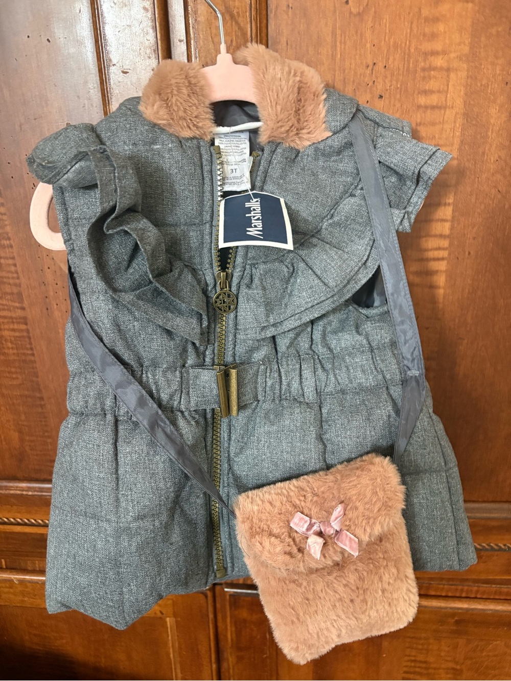 Nicole Miller designer Grey Puffer Vest with Tan Faux-Fur Crossbody